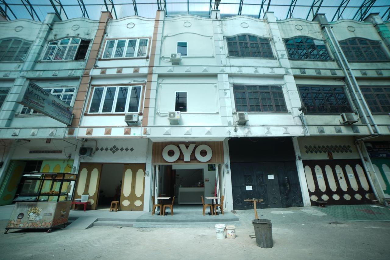 Oyo 90830 Multatuli Guest House Medan Exterior foto