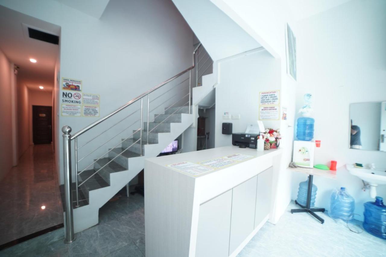 Oyo 90830 Multatuli Guest House Medan Exterior foto