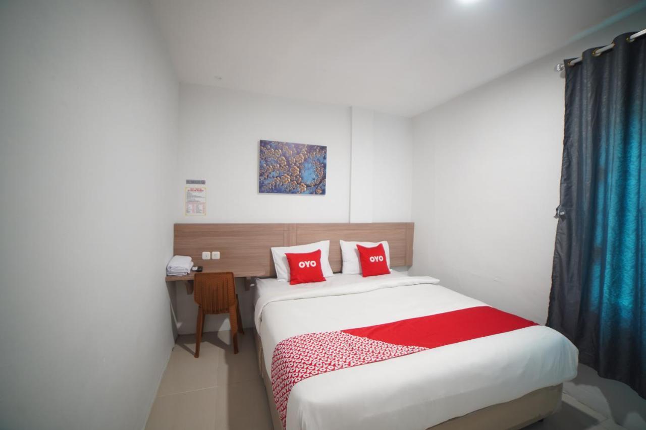 Oyo 90830 Multatuli Guest House Medan Exterior foto