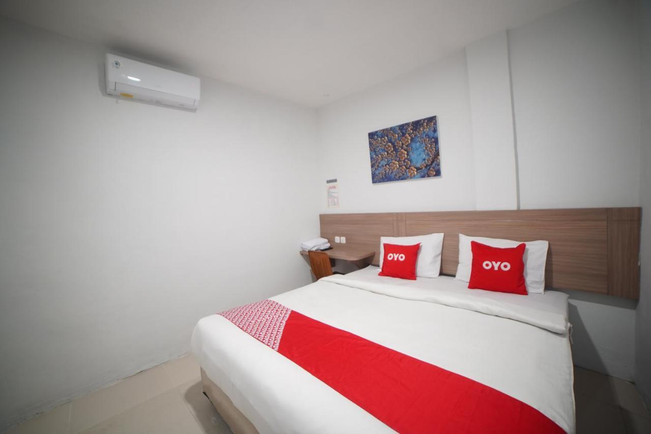 Oyo 90830 Multatuli Guest House Medan Exterior foto